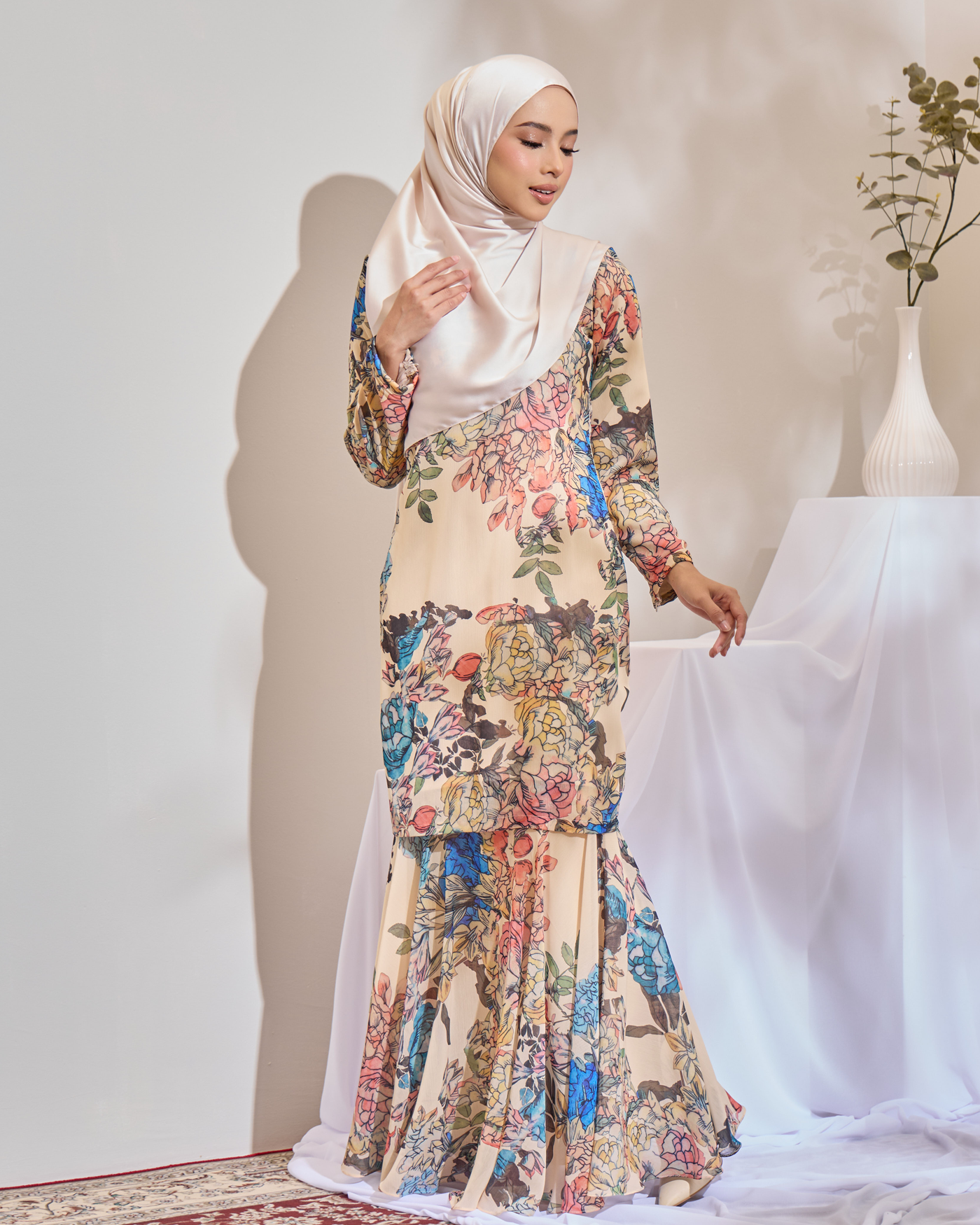 JULIA KURUNG - DAPHNE NUDE