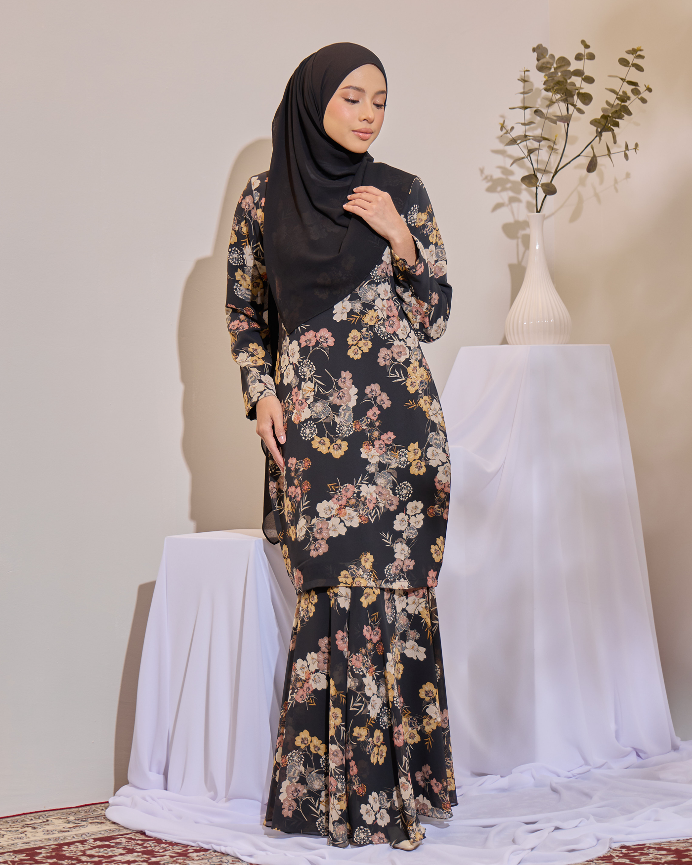 JULIA KURUNG - FLOWER BLACK