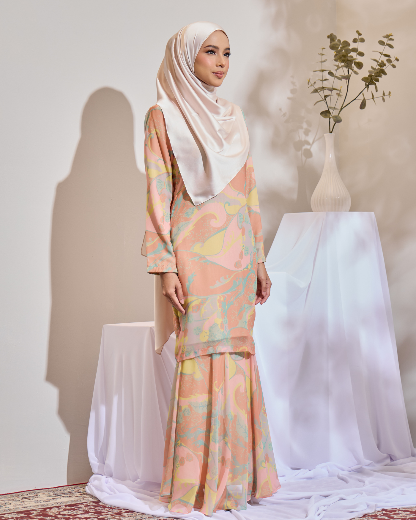 JULIA KURUNG - MAGICAL CREAM