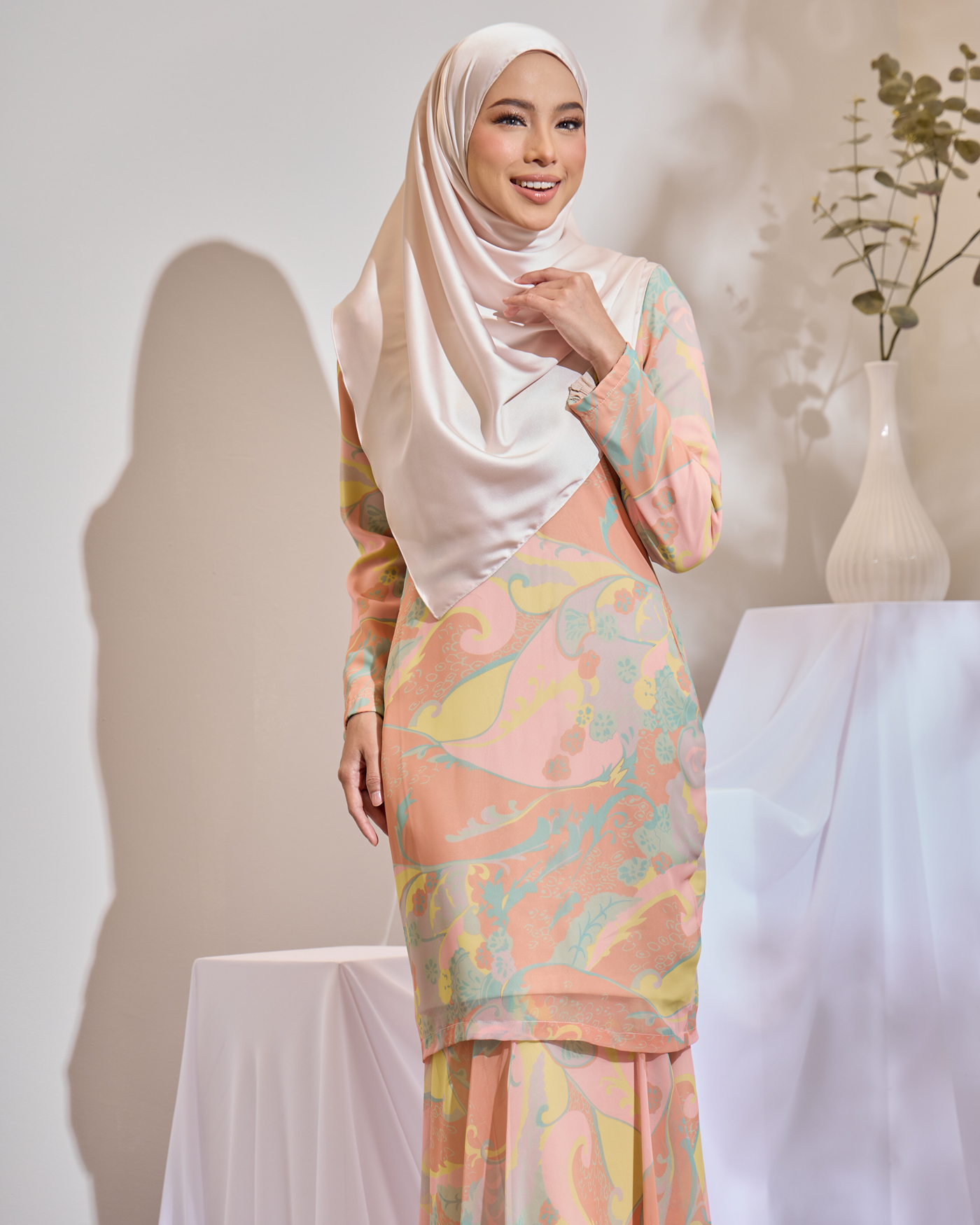 JULIA KURUNG - MAGICAL CREAM