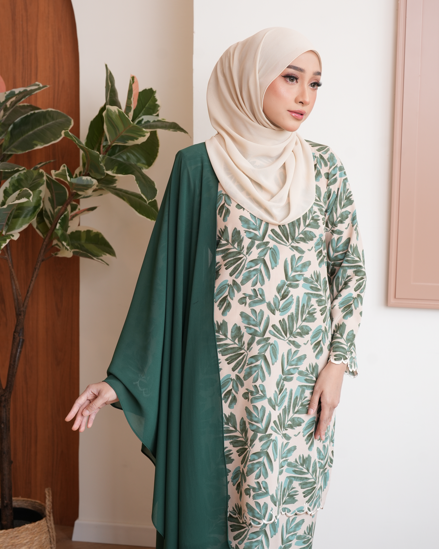 HELENA KURUNG - EMERALD SAND