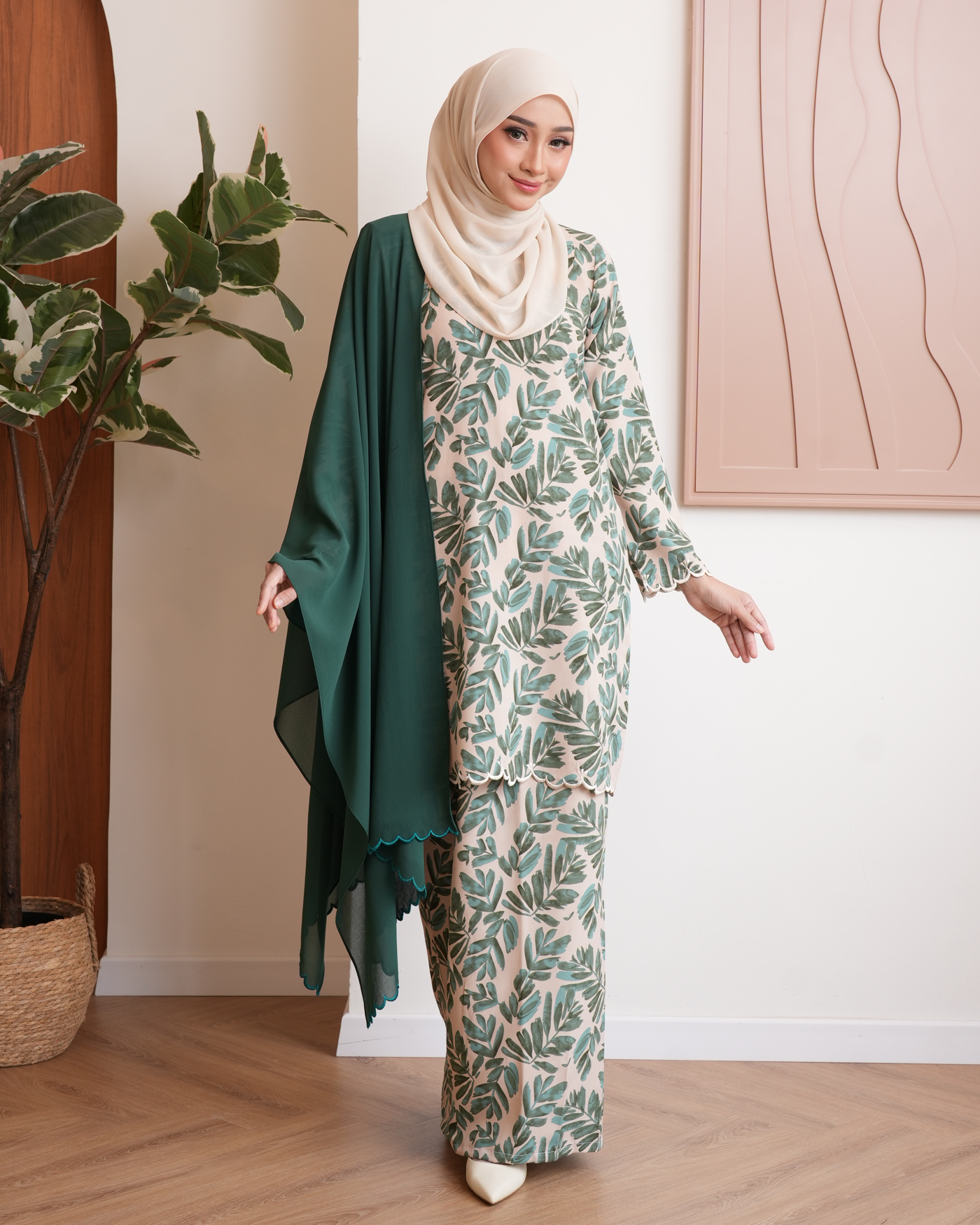 HELENA KURUNG - EMERALD SAND