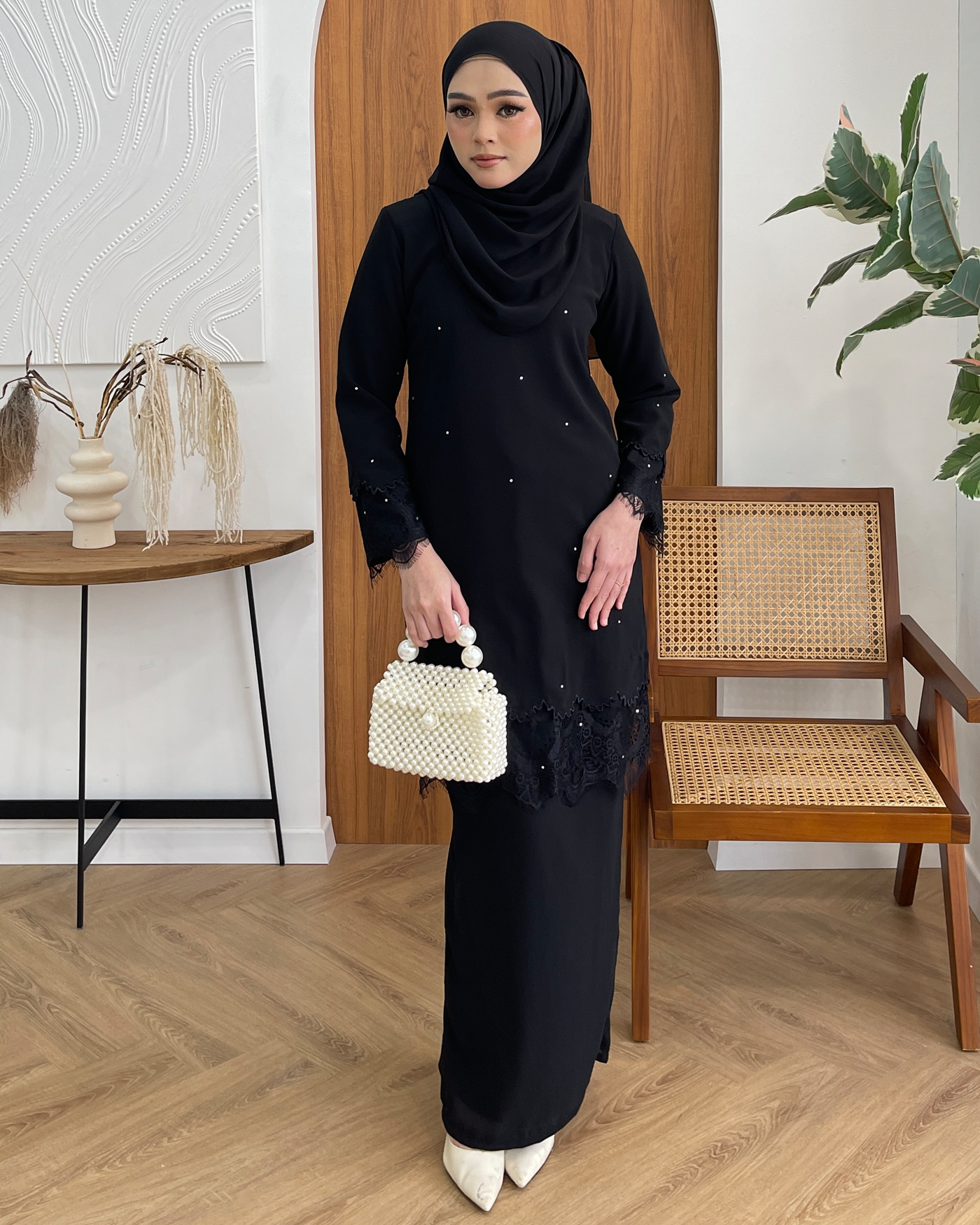 LYNDA KURUNG - BLACK