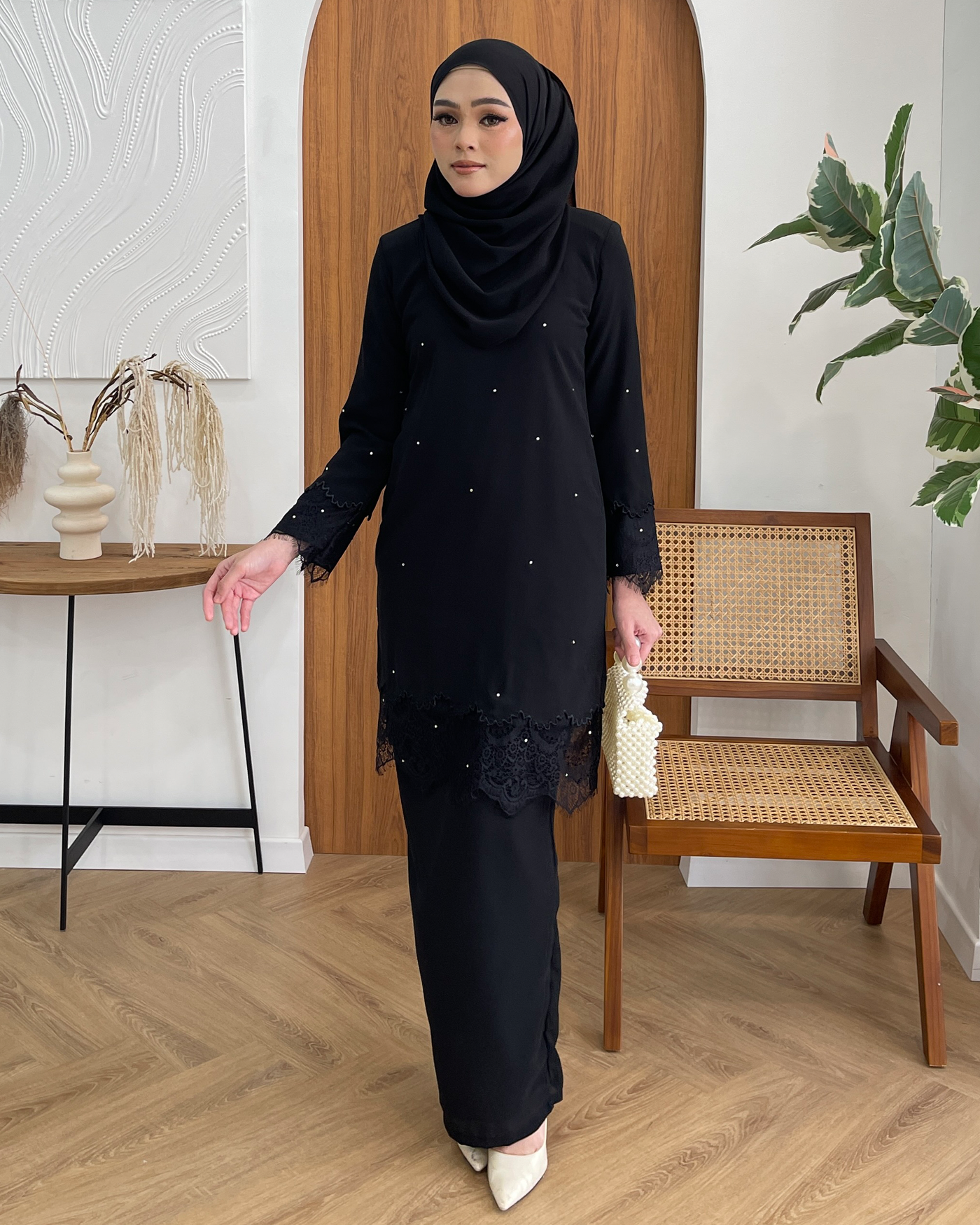 LYNDA KURUNG - BLACK