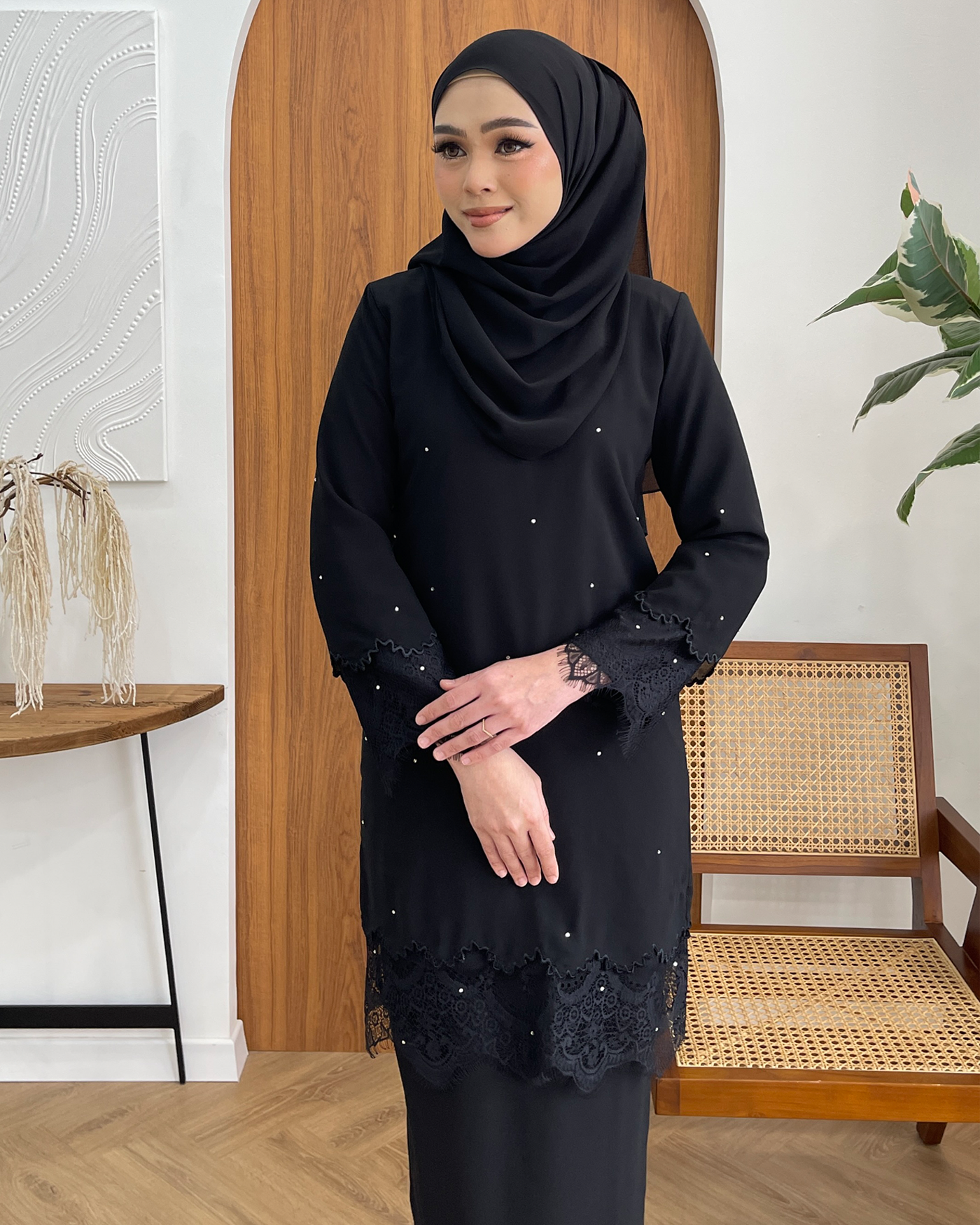 LYNDA KURUNG - BLACK