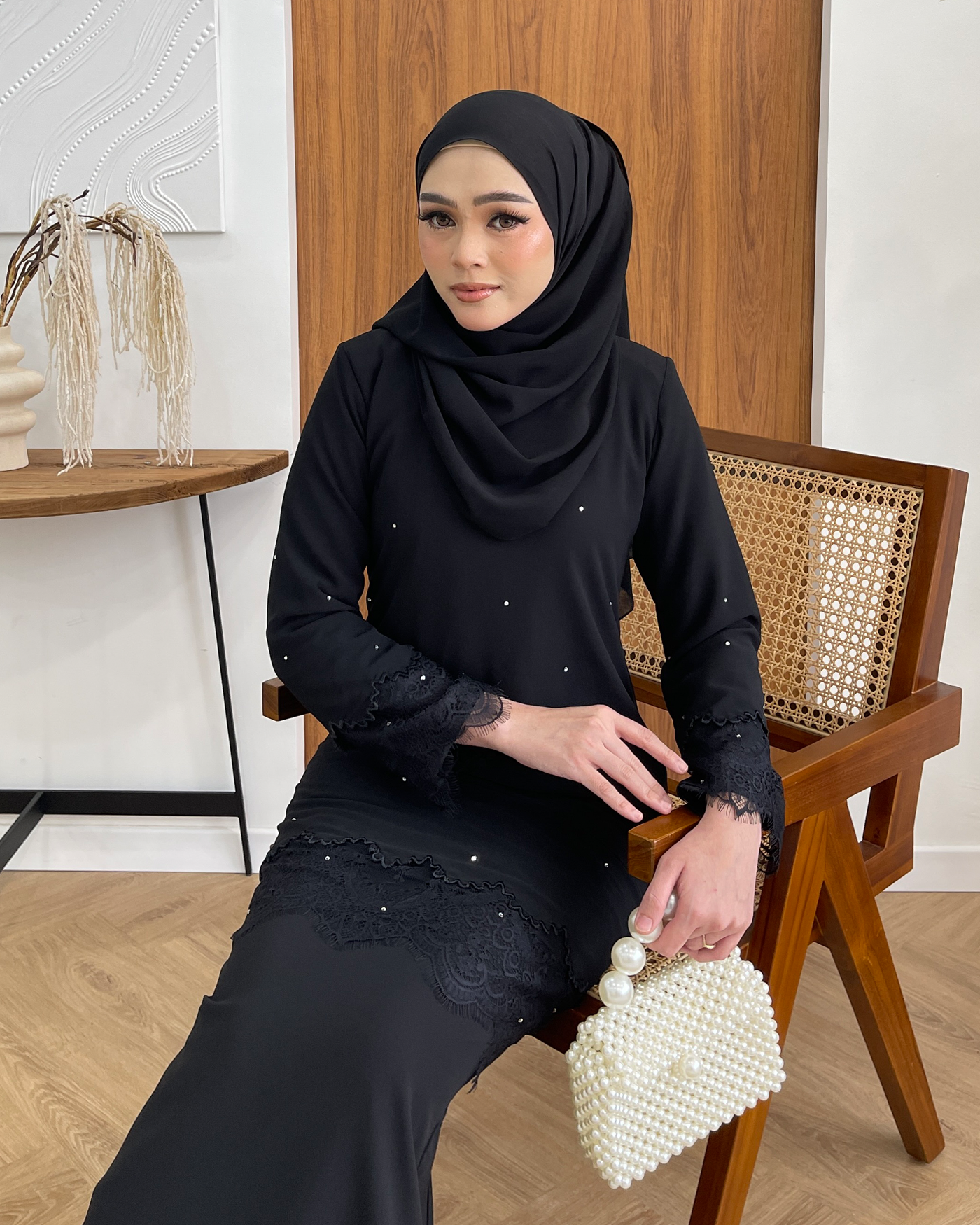 LYNDA KURUNG - BLACK