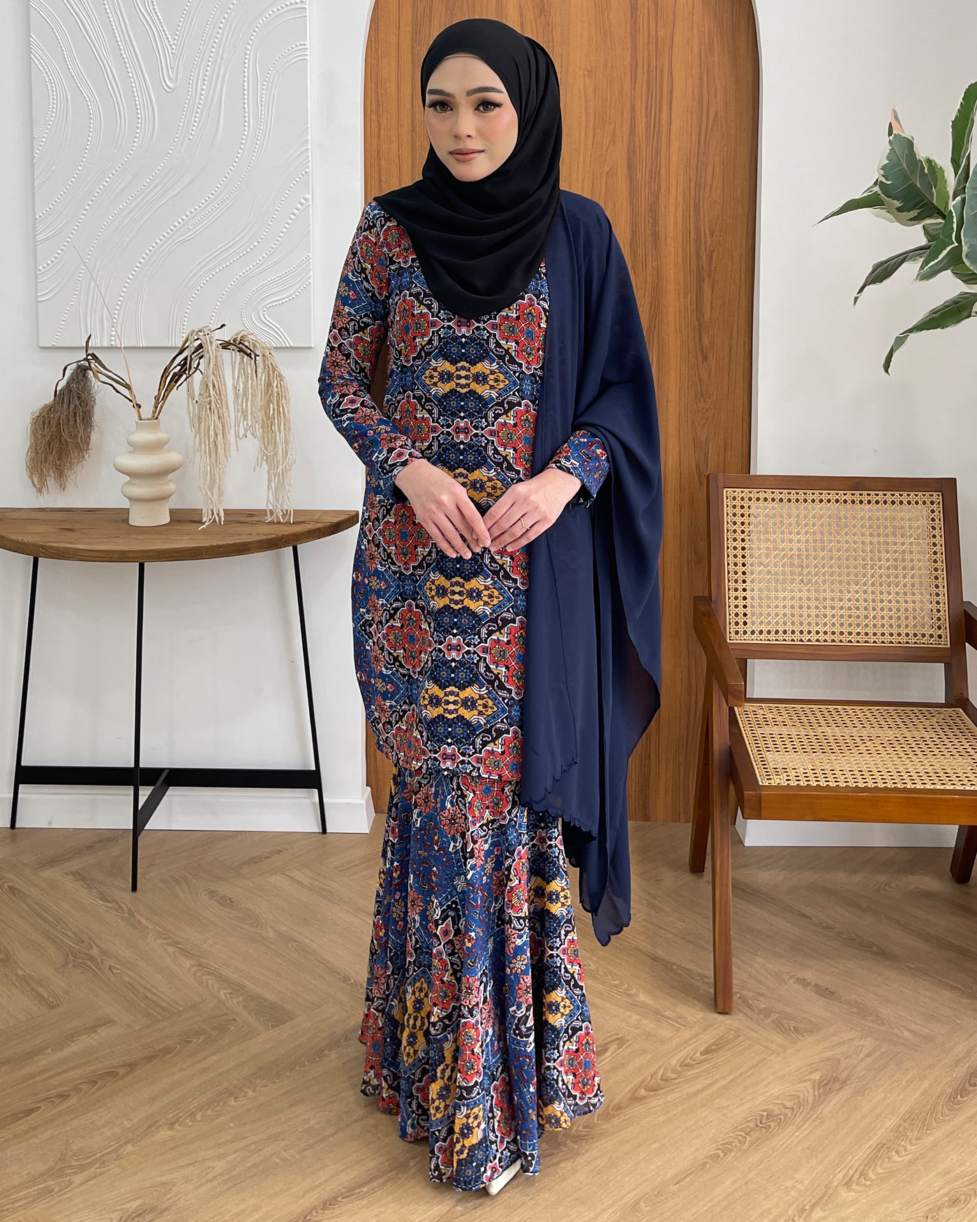 JULIA KURUNG - NAVY CRIMSON
