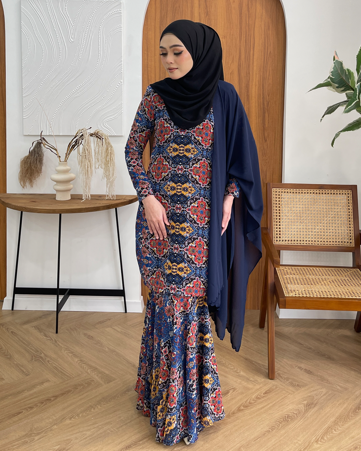 JULIA KURUNG - NAVY CRIMSON