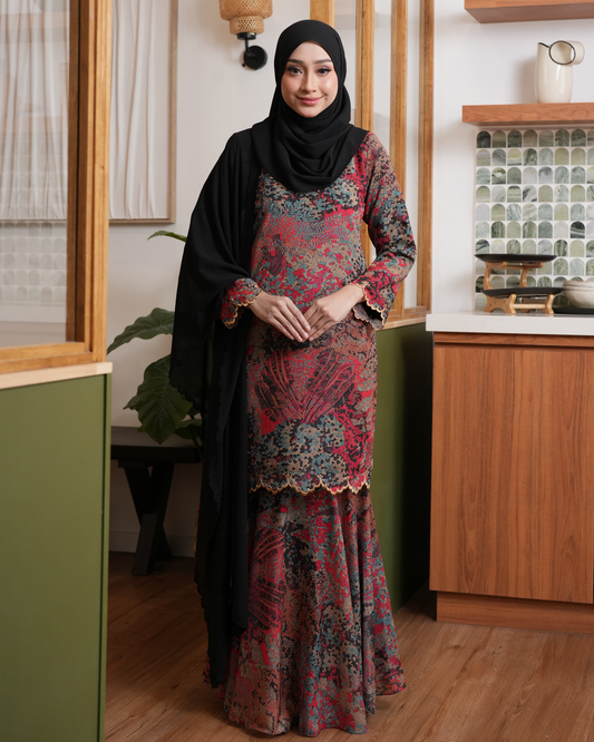 SERENITY KURUNG - SCARLET