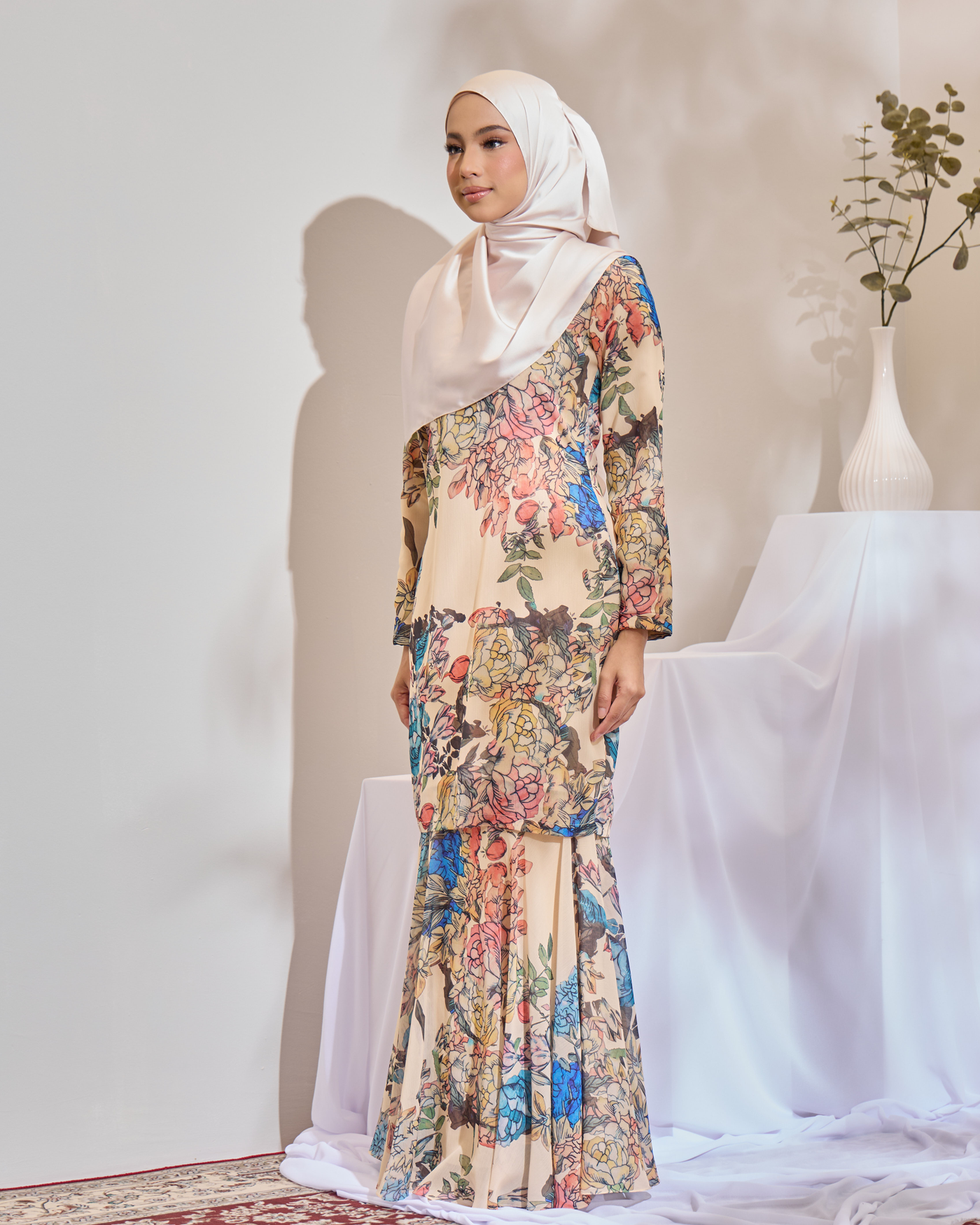 JULIA KURUNG - DAPHNE NUDE