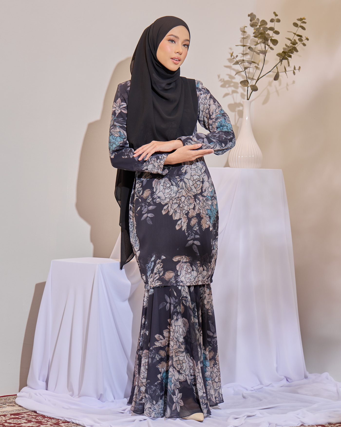 JULIA KURUNG - DAPHNE BLACK