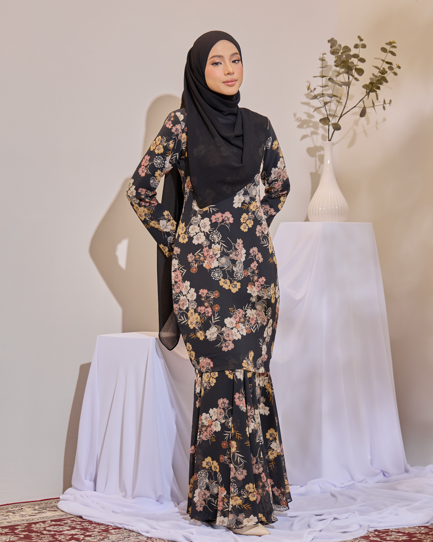 JULIA KURUNG - FLOWER BLACK