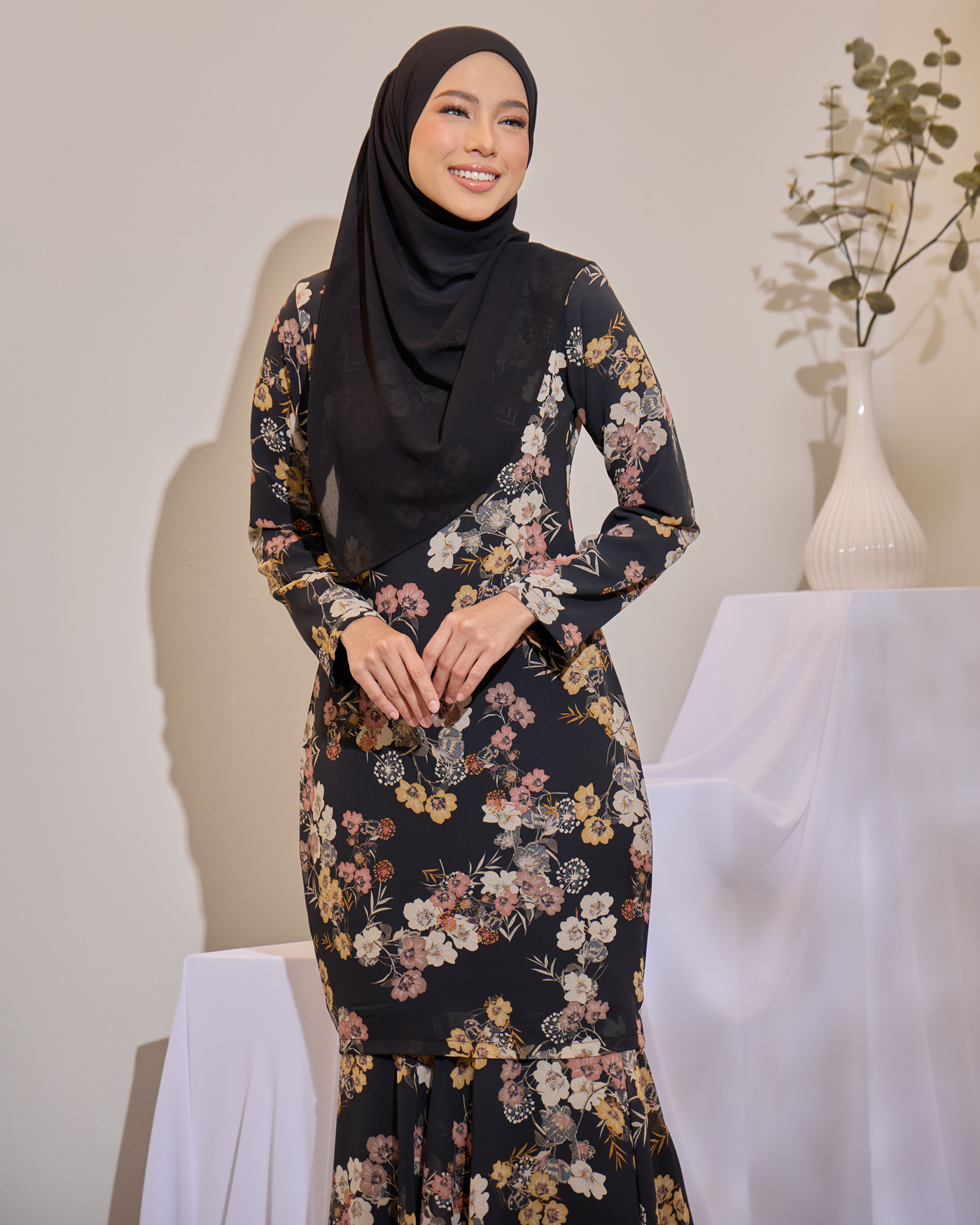 JULIA KURUNG - FLOWER BLACK